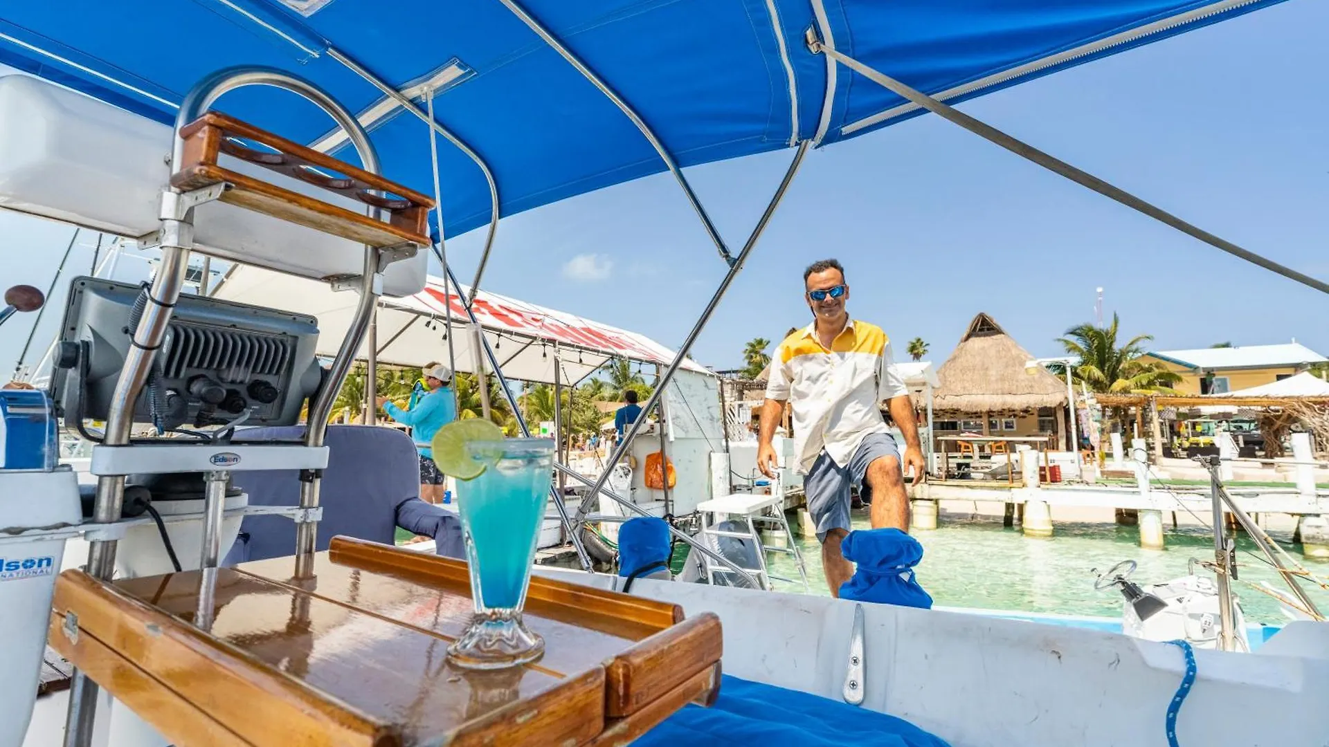 Walk Barefoot To Beach - North End Isla Mujeres Hotel na wodzie